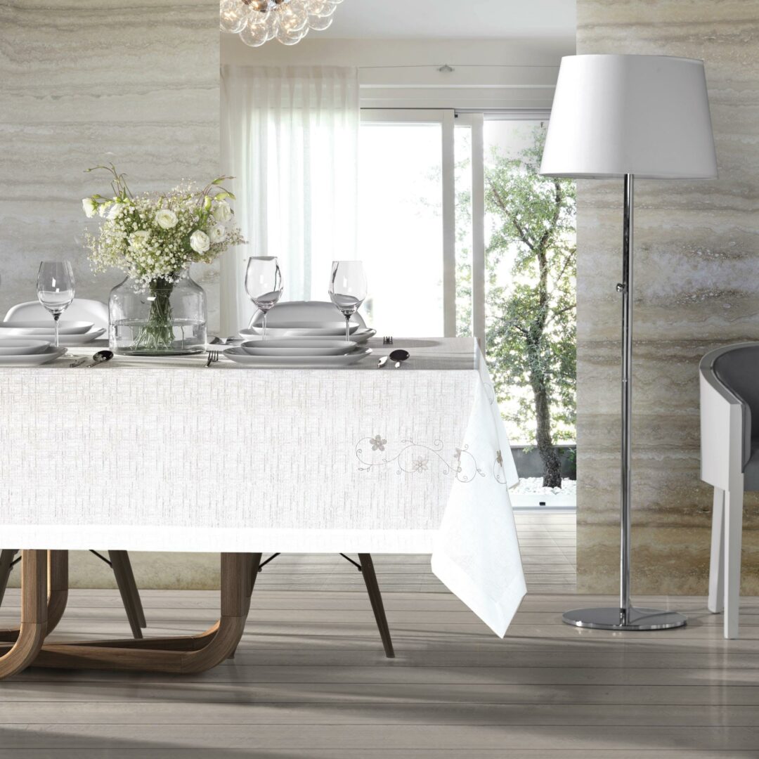 Couvert tablecloth